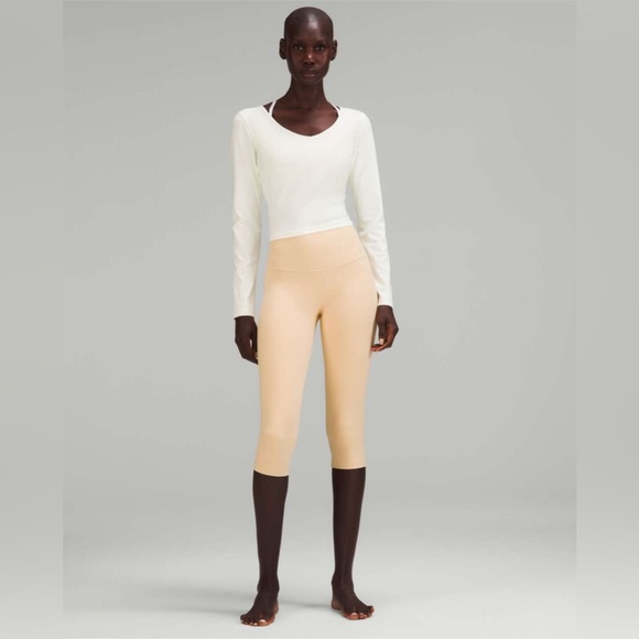 lululemon athletica Pants - 79. Lululemon Align High-Rise Crop 17"
Size 8
Prosecco